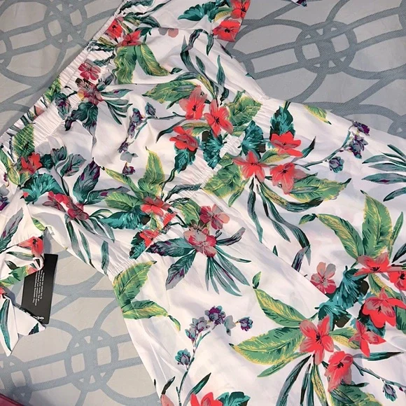 Hint of Blush Off the Shoulder Romper Women’s Size Medium Shorts Jumpsuit NWT - Picture 13 of 15